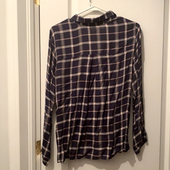Plaid top with vneck front - Picture 2 of 2